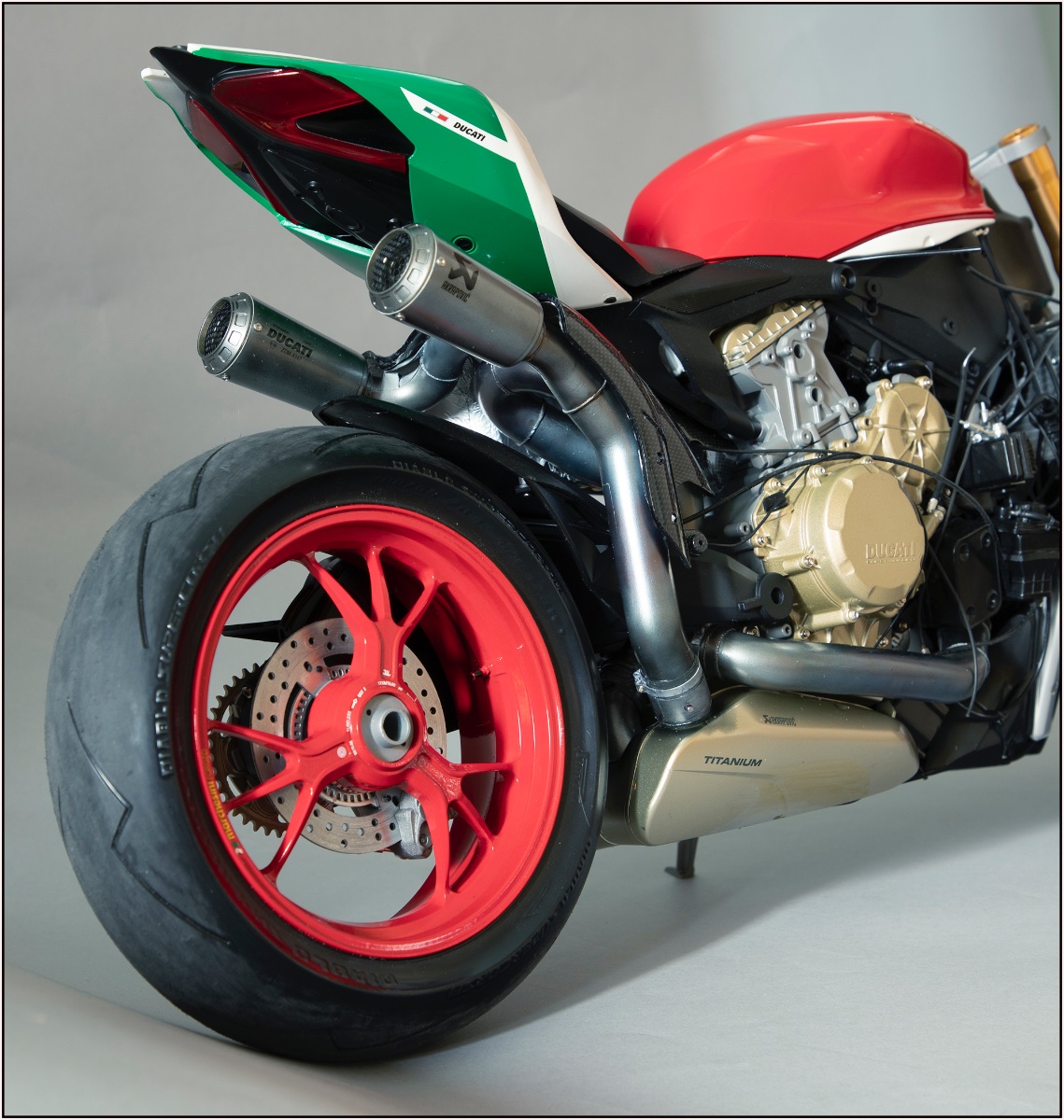 033 Exhaust.jpg