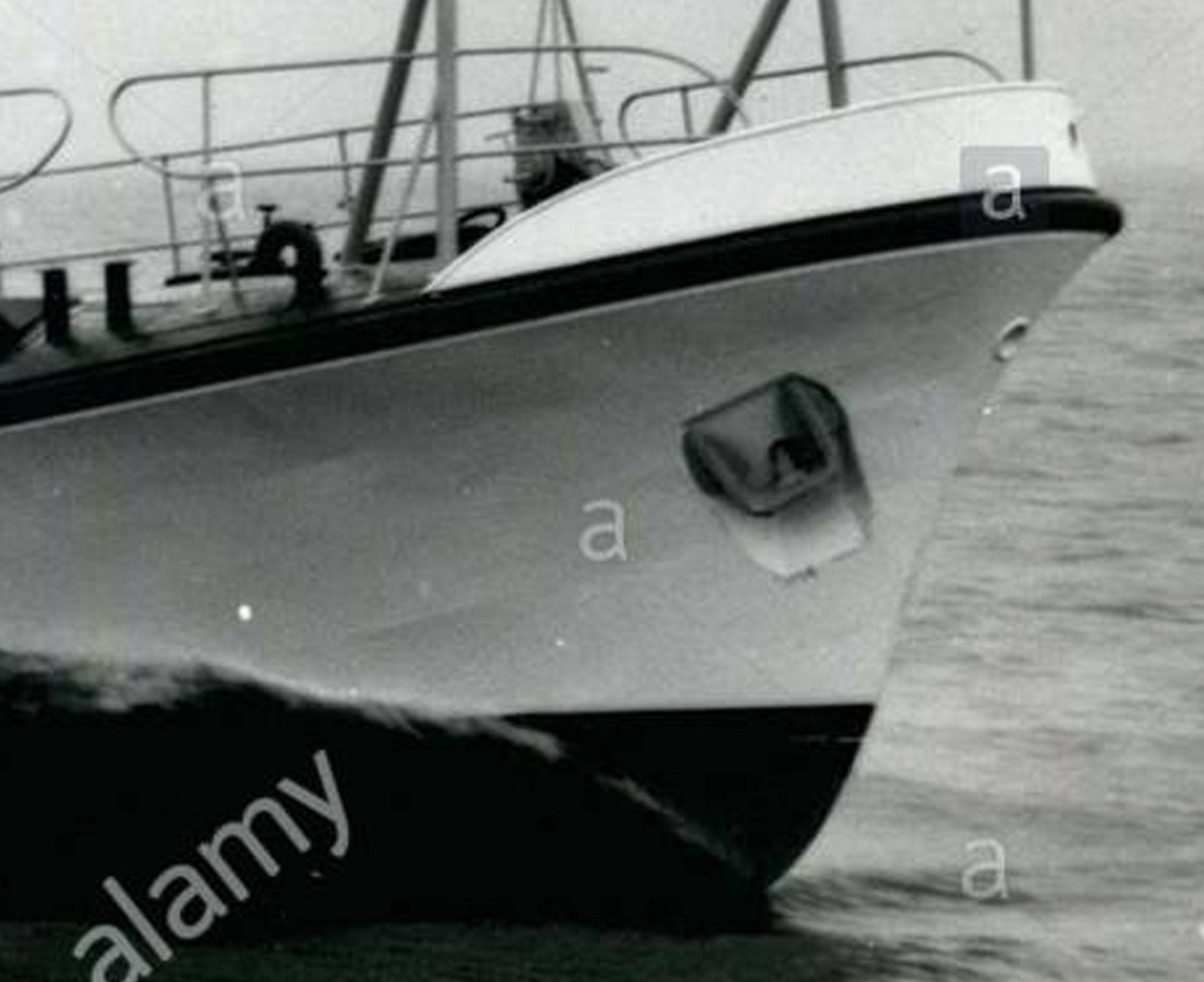9-februar-1957-modernste-schnellste-deutsche-seenotkreuzer-in-bremerhaven-Anker.jpg