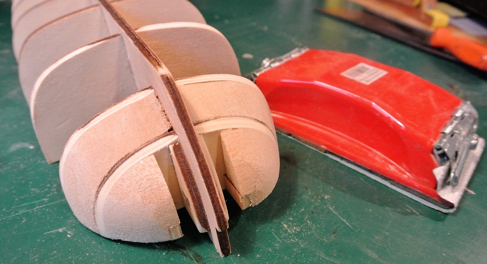 nabewerken met handschuurblok.JPG