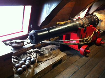 scheepvaartmuseum-kanon-VOC-schip.jpg