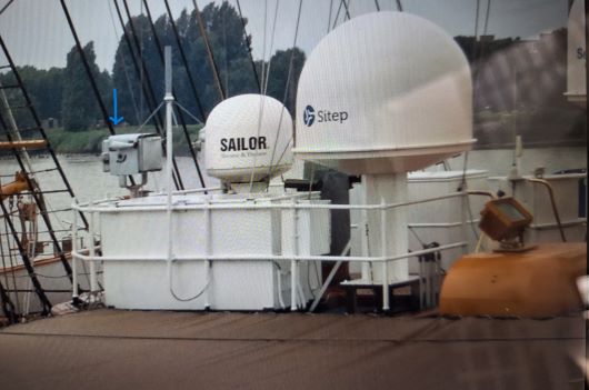 schijnwerpers op antenne dek.jpg