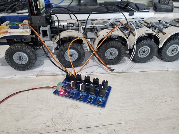 servo_tester_8ch_2b.jpg