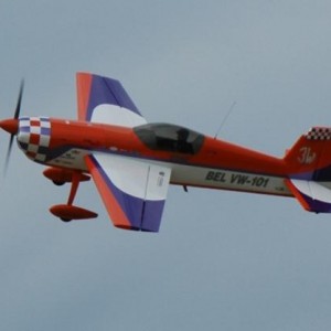 Extra 330S TomW (2008 - Royal Broken Wings)