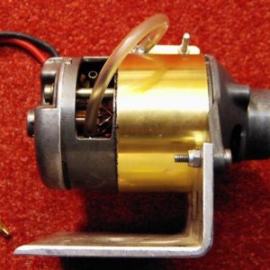 Radiateur fan motor met waterkoeling op de can en borstelhouders. 12 -24V.