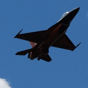 F16
