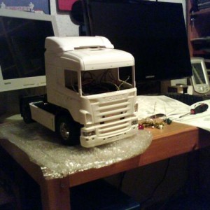 Scania R470 kaal ben nu met de kleurstelling bezig. (ervoor)