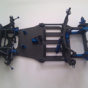 12R5.1 Carbon chassis. Donorauto voor de custom Top Fuel Drag racer