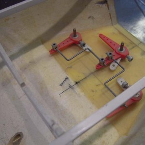 Voorlopig de stuurinrichting even zo opgelost. Moet nog veel compacter worden.