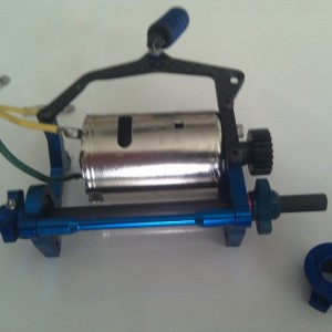 Motormount met motor en as. Ball. dif verwijderd.