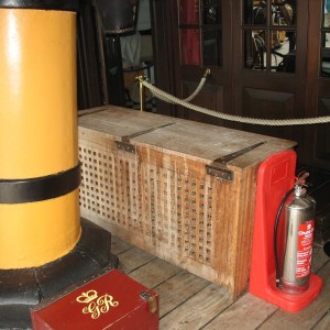 De ruimte tussen mizzenmast en companionway.