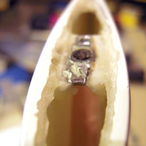 Glasvezel? No way... alleen maar epoxylijm... geen wonder dat het uitgebroken is...