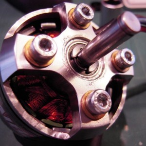En de e-motor weer netjes in elkaar geschoven, circlipring weer op z'n plaats... piece of cake!!!