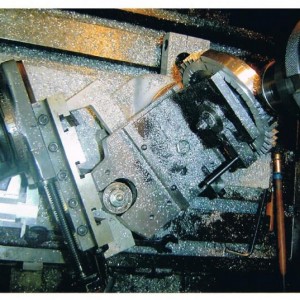 Nogmaals het frezen van de lucht-geleideschopjes van diffuser voor de turbine KJ-66.
dit is ook zonder CNC éénvoudig mogelijk!