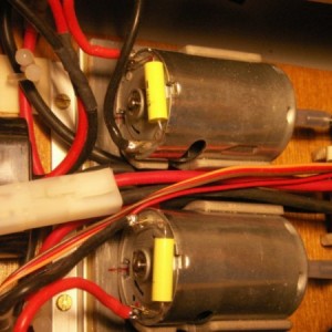 als koppeling voor de motoren heb ik silicone slang gebruikt,werkt prima