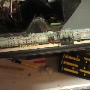 ook de bolders hebben gaatjes voor een stopperlijn of fender denk ik, alleen zijn ook deze door en door... heeft de bouwer geen rekening mee gehouden :(