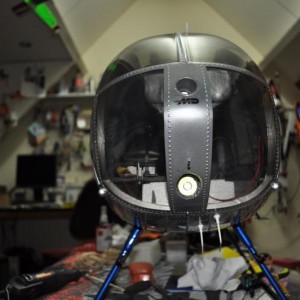 Schaal antennes geplaatst en pitotbtube op neus, tevens antenne op voo raam.
