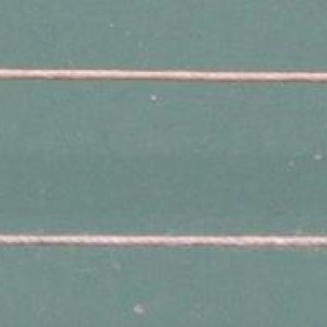 Detailopname:
bovenste 0,25 ecru draad na behandeling
onderste 0,25 ecru draad voor behandeling