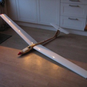 ASW 22, spanwijdte 2.4 m.