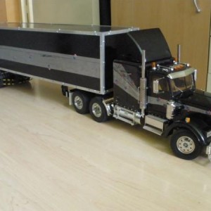 Nou de king hauler zonder verlichting de trailer is zelf gemaakt