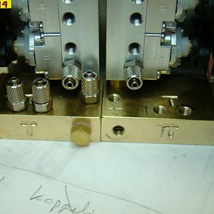 096