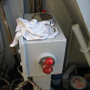 SMIT NEDERLAND (SMIT ZWEDEN 2007) Winch bediening onder Stuurboord trap