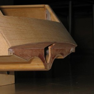 detail spiegel. het gat is voor de heckschroef