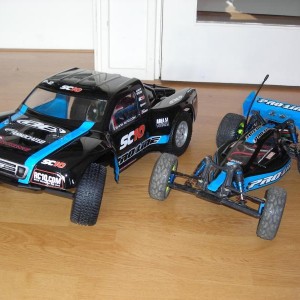 Associated SC10 en Associated b4.1, beide brushless uitgevoerd.