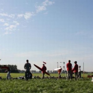F3B   Onder een mooie lucht
