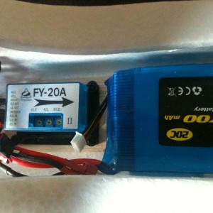 Met 4S5700 mAh pack en de FY20A