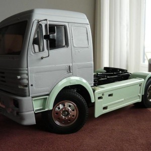 Mercedes Benz 1838LS linker zijaanzicht