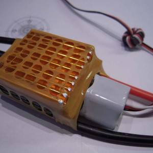 Regelaar nieuw ingepakt. Koelblok met 4 mm ingekort zodat allen de fets 'contact' maken (zit een isolator warmtewisselaar tussen)