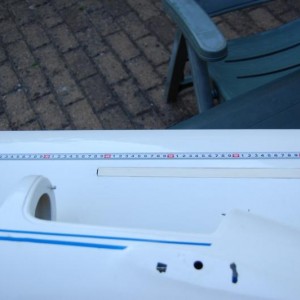 plaats van remkleppen, vleugel ligt van links(romp) naar rechts(tip). Remklep begint op 39 cm vanaf de wortel.