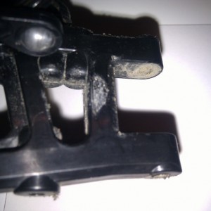 Ingesleten DT-02 draagarm achter.