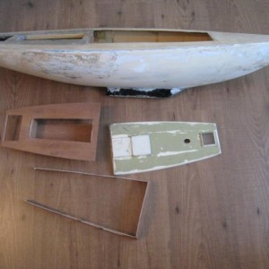 Paar onderdelen van de opbouw al opnieuw gemaakt. Het originele was niet veel meer van over.