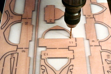 2) 2mm gaten boren