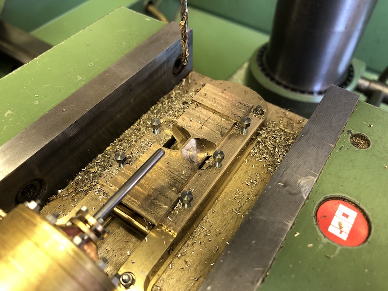 20200506 03 Gaten Boren Voor Bevestiging Condensor
