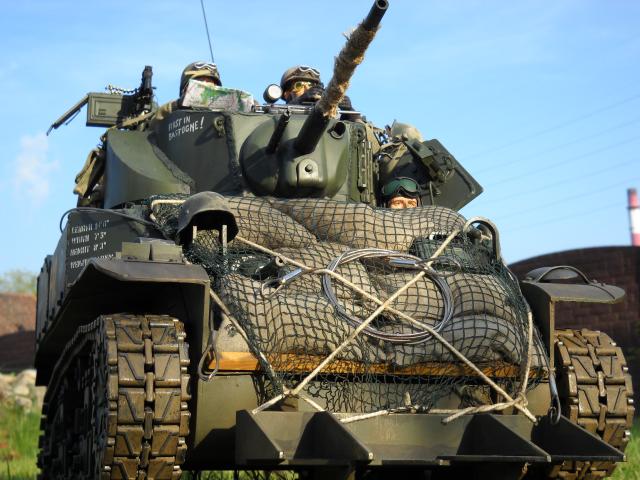 416