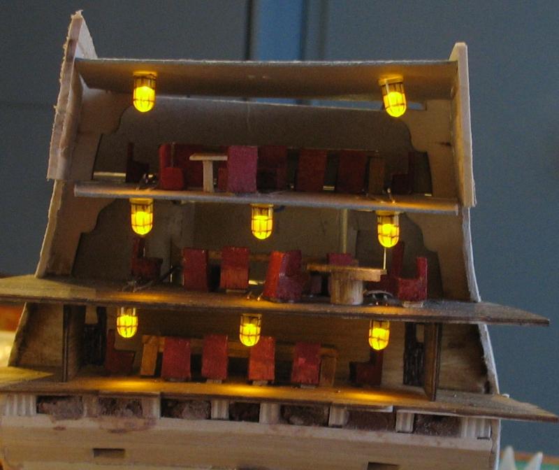 Admiraals, Kapiteins en officierenkamer met meubilair en verlichting.