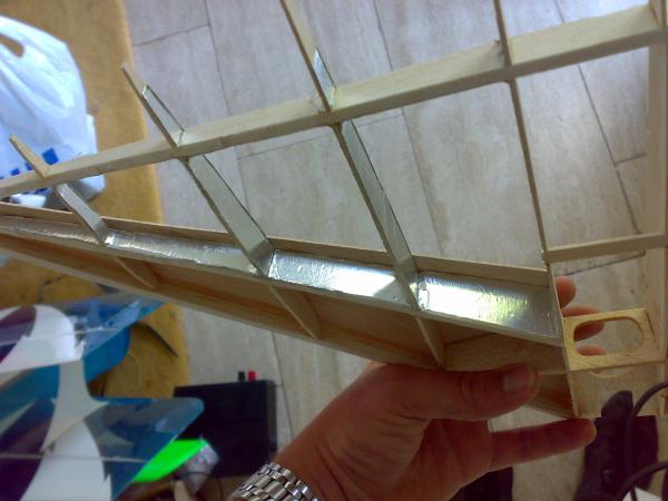 aluminuim tape voor de licht weerkaatsing van de leds die erin komen.
