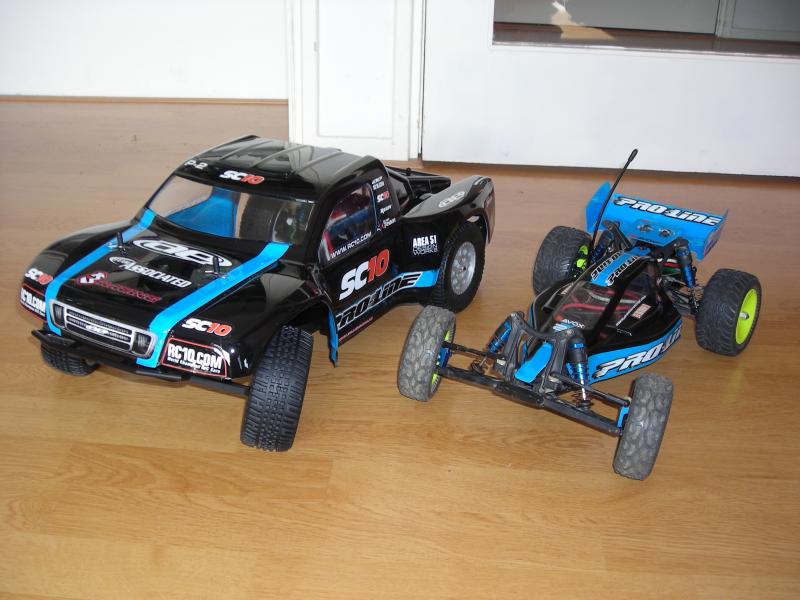 Associated SC10 en Associated b4.1, beide brushless uitgevoerd.