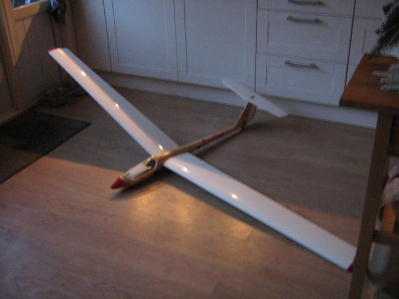 ASW 22, spanwijdte 2.4 m.