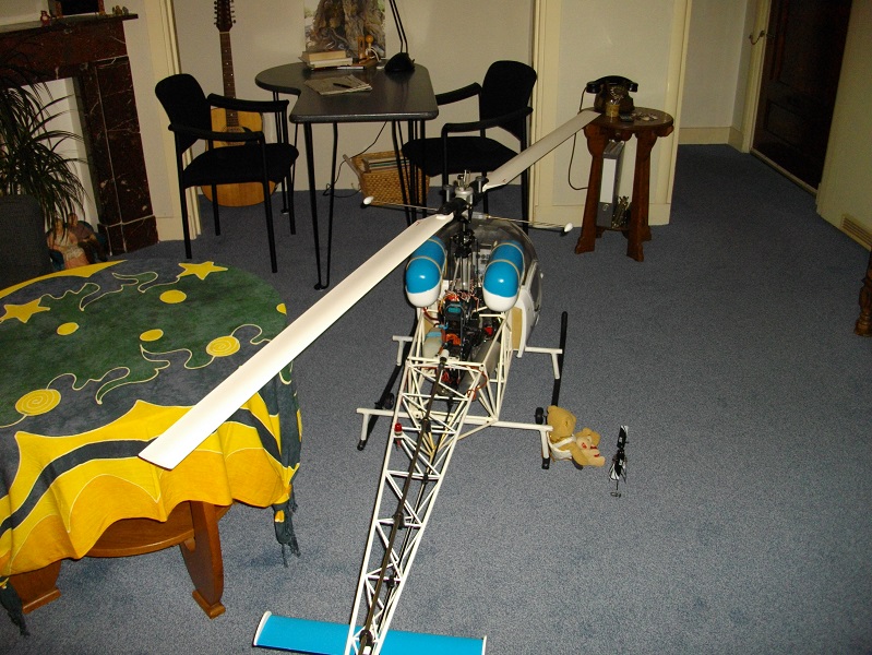 Bell 47 G In De Woonkamer