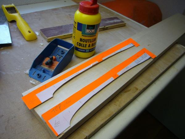 Boven- en zijaanzicht romp op 20mm balsa plank