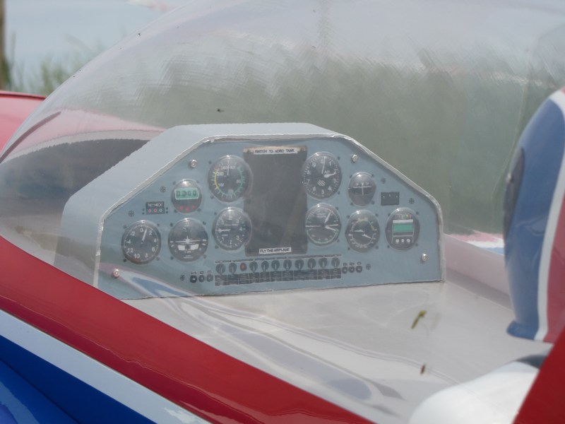 Cockpit EF Extra 300