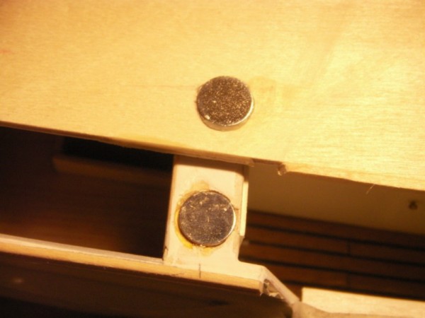 de dekken kunnen allemaal los zitten met kleine chineese magneetjes vast