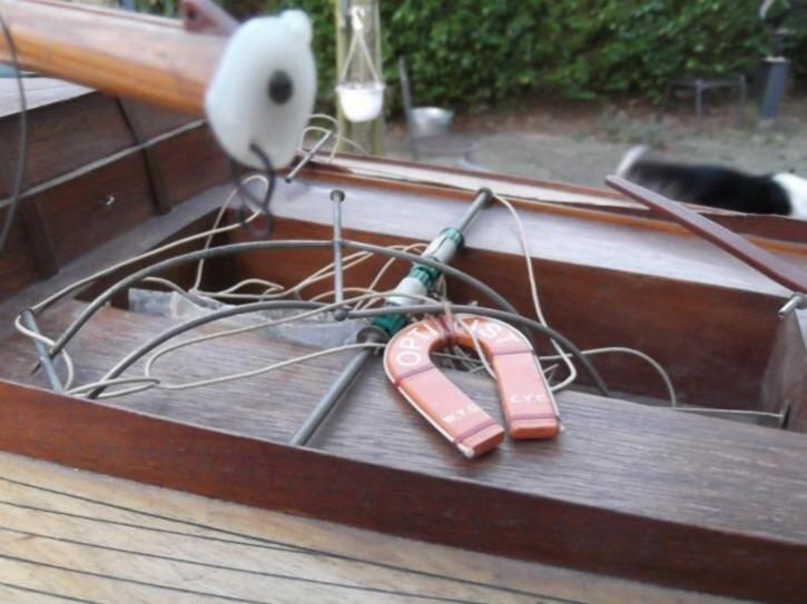 De dramatische situatie waarmee ik aan deze Graupner Optimist begon ...