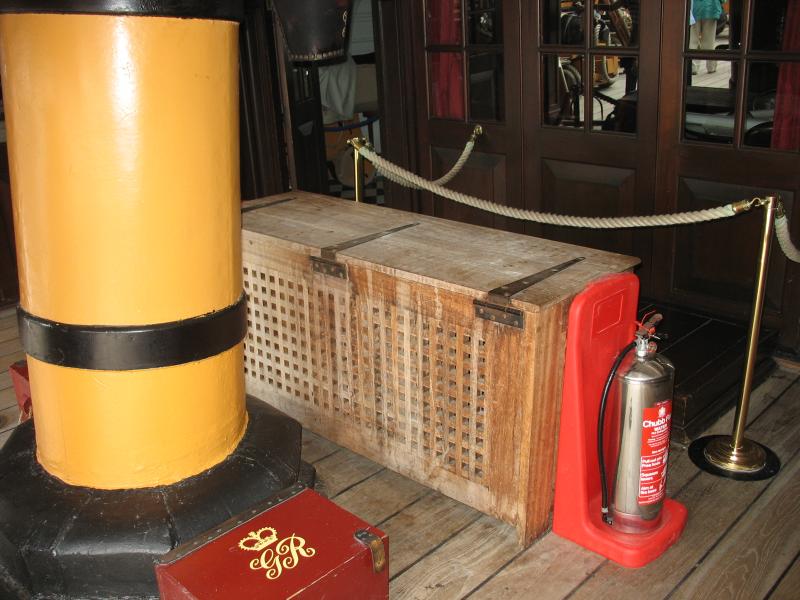De ruimte tussen mizzenmast en companionway.