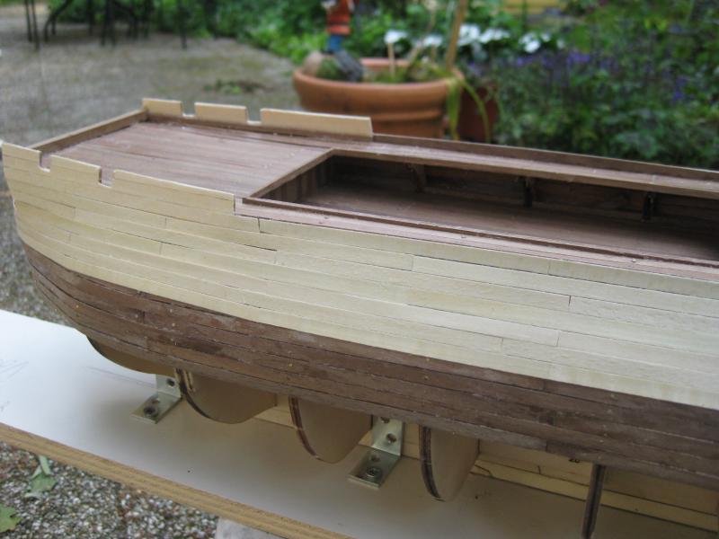 De voorzijde van het schip met de tweedebeplanking.