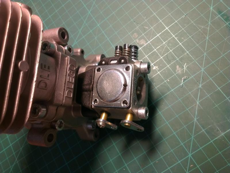 DLE30 Walbro Carb zonder mod