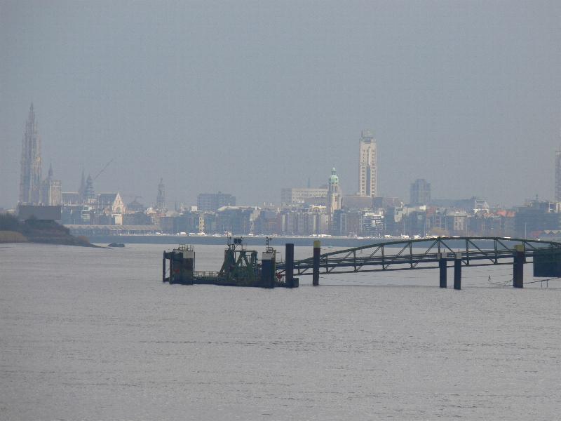 D'n Antwerp vanaf de Schelde